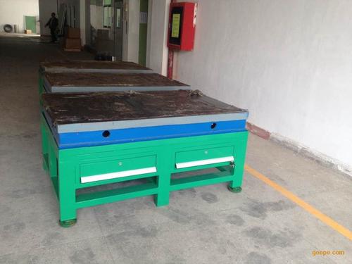 鑄鐵工作臺、專業(yè)檔案柜與量具在現代辦公與工業(yè)場景中的核心作用